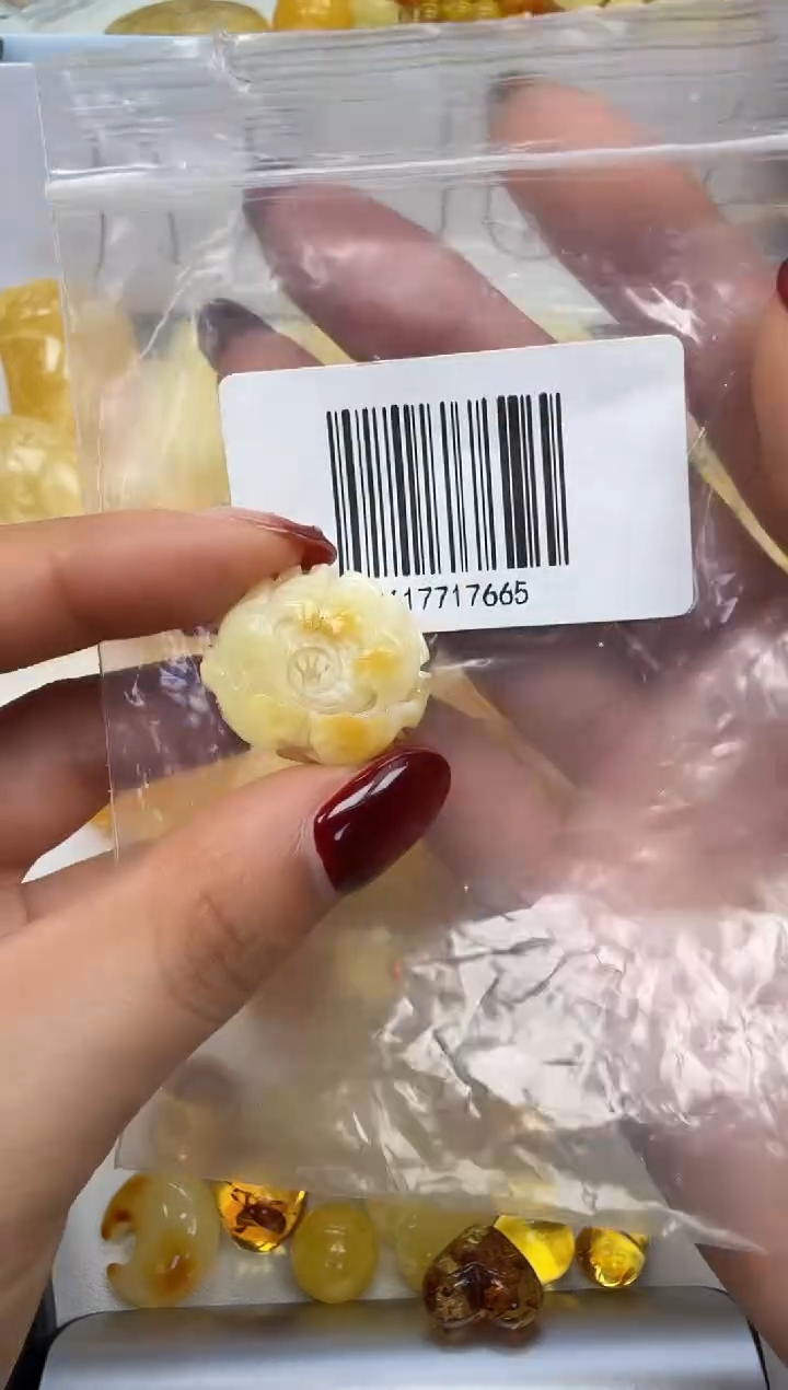 裸石琥珀未镶嵌如图