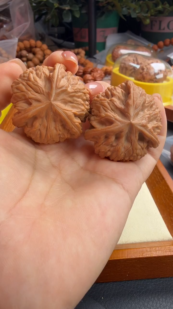 把件文玩核桃40左右文山三棱