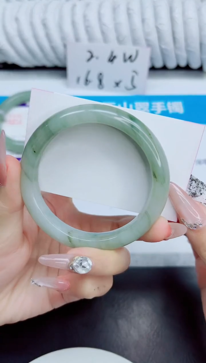 未镶嵌手镯石英质玉124/60.2