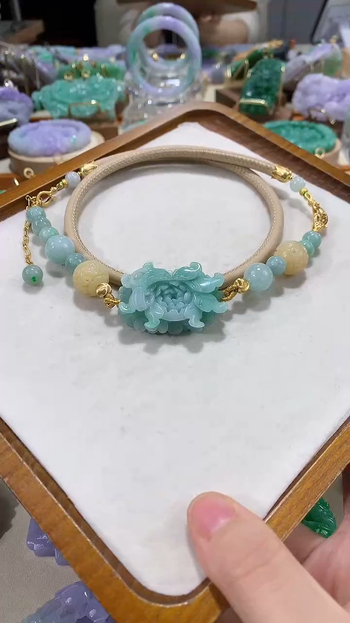 颈饰未镶嵌翡翠吊坠