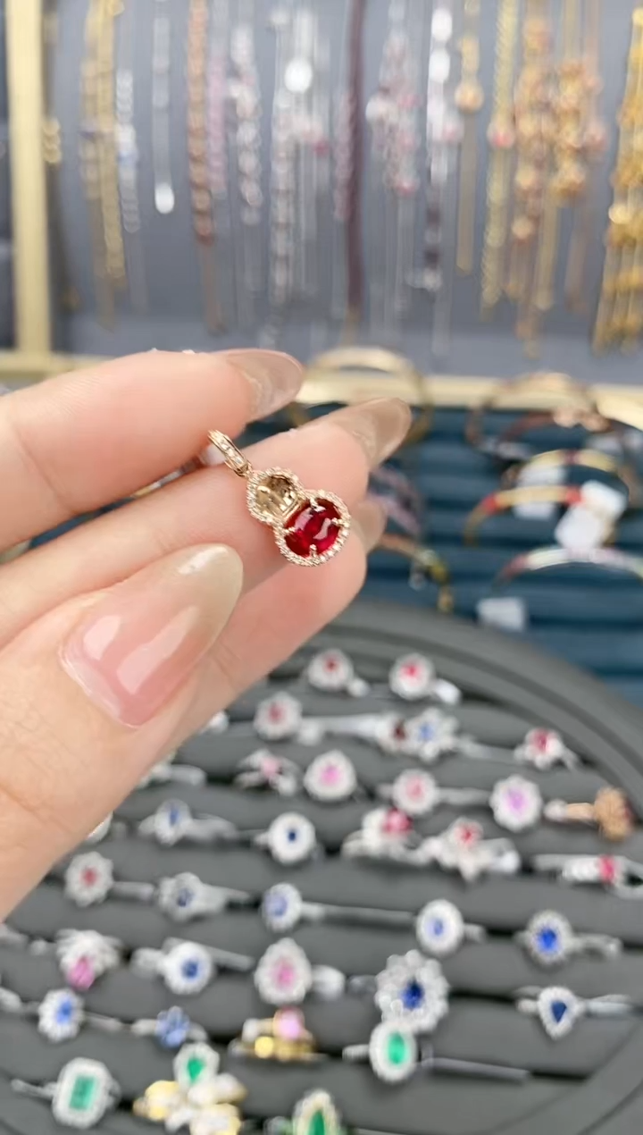 【闪购商品】红宝石颈饰18K金镶嵌吊坠