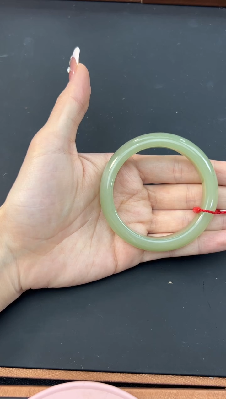 【闪购商品】和田玉手镯未镶嵌且末微色差近矿53手镯M