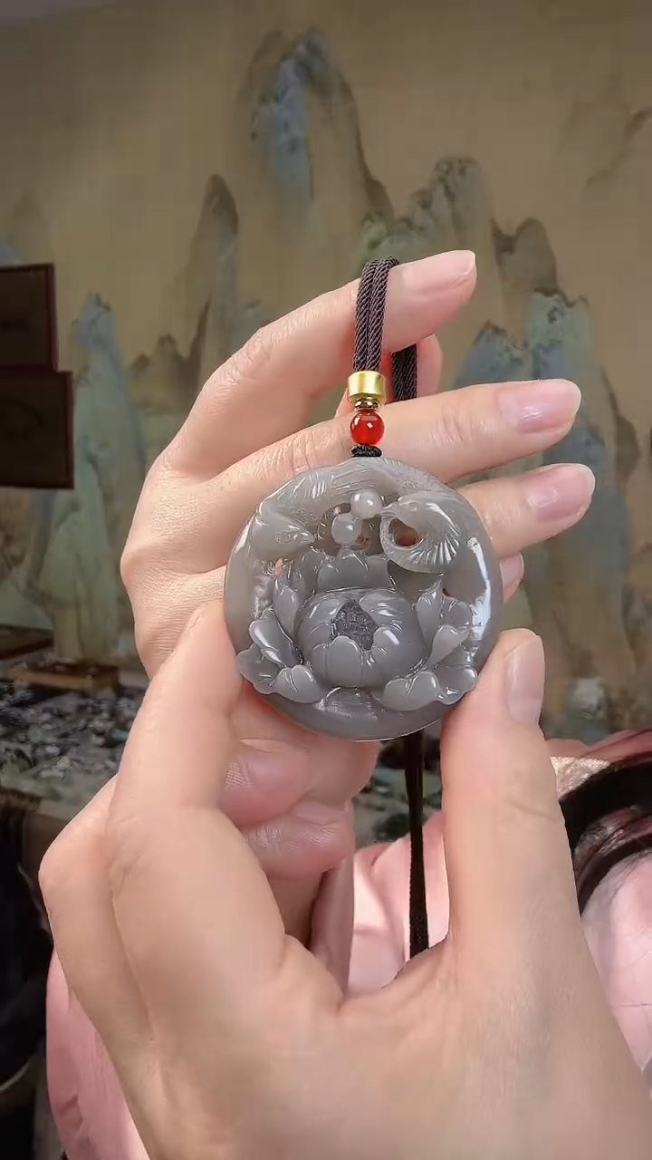 颈饰未镶嵌和田玉.