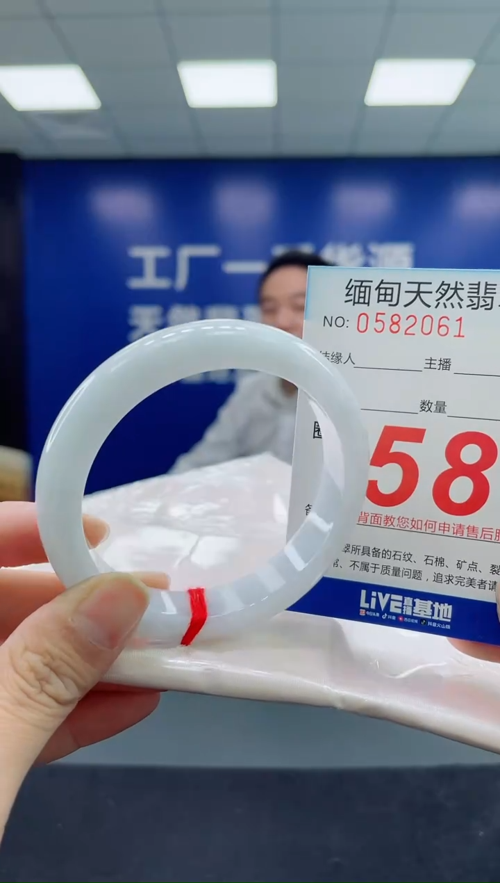 未镶嵌手镯翡翠天然翡翠手镯