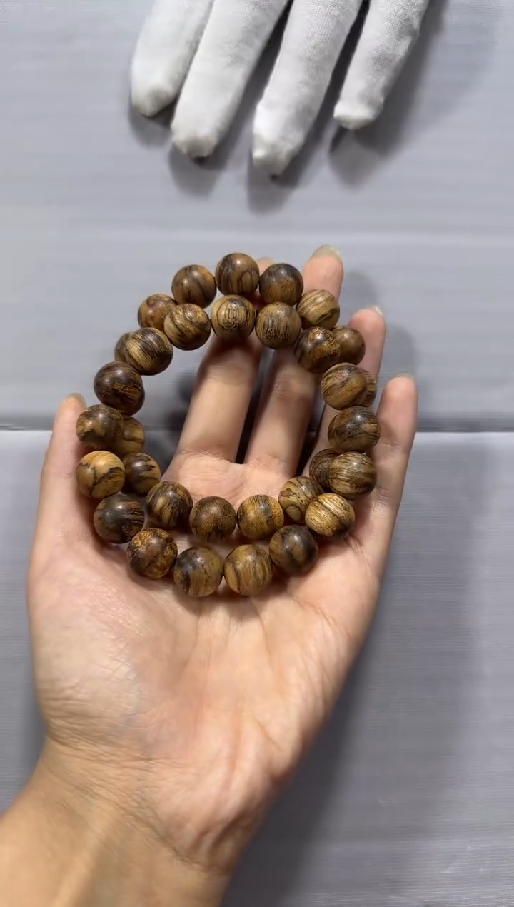 【闪购商品】沉香手串日本伽罗1.2单圈多样性发货发其一