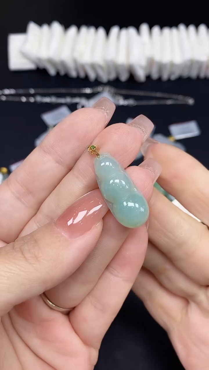 吊坠(不含链)18K金镶嵌翡翠豆子18K金扣镶嵌@@CMT