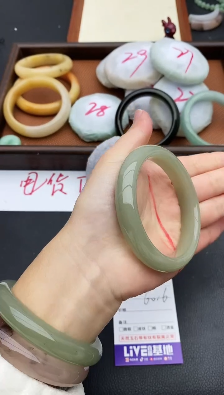 未镶嵌手镯石英质玉216+60.6