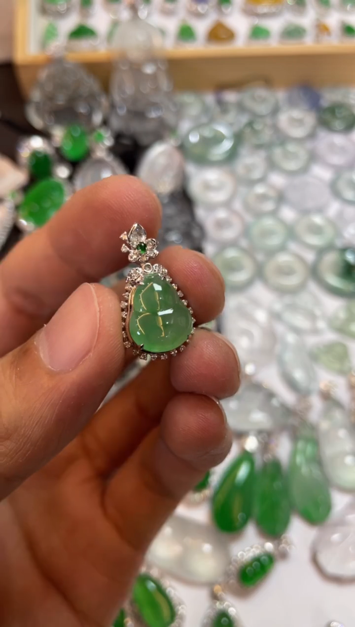 【闪购商品】翡翠吊坠(不含链)18K金镶嵌葫芦