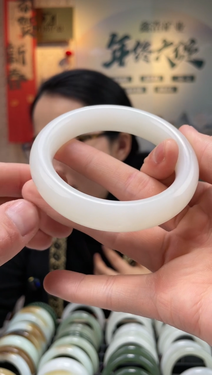 【闪购商品】和田玉手镯未镶嵌圈口备注 且末暖色手镯一条（福利）