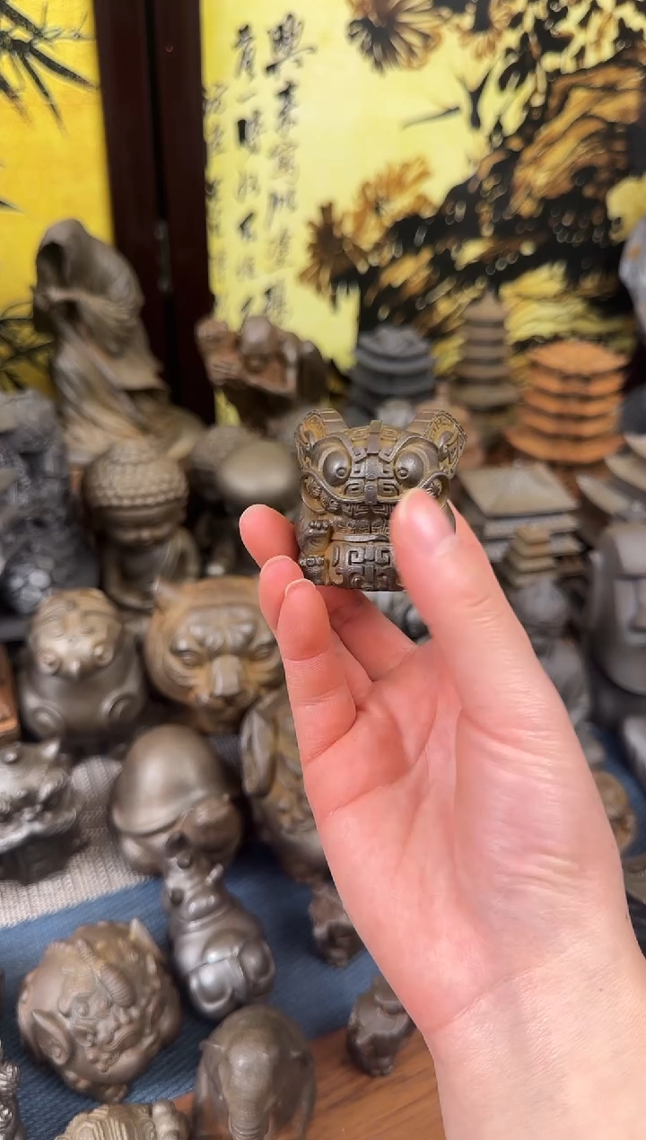 铁精致潮玩摆件小号吞金兽