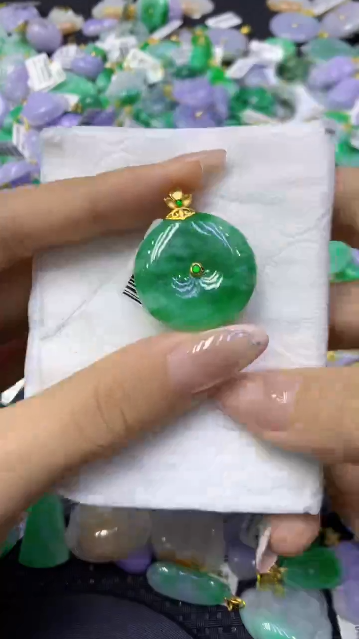 颈饰18K金镶嵌翡翠天然缅甸翡翠A货