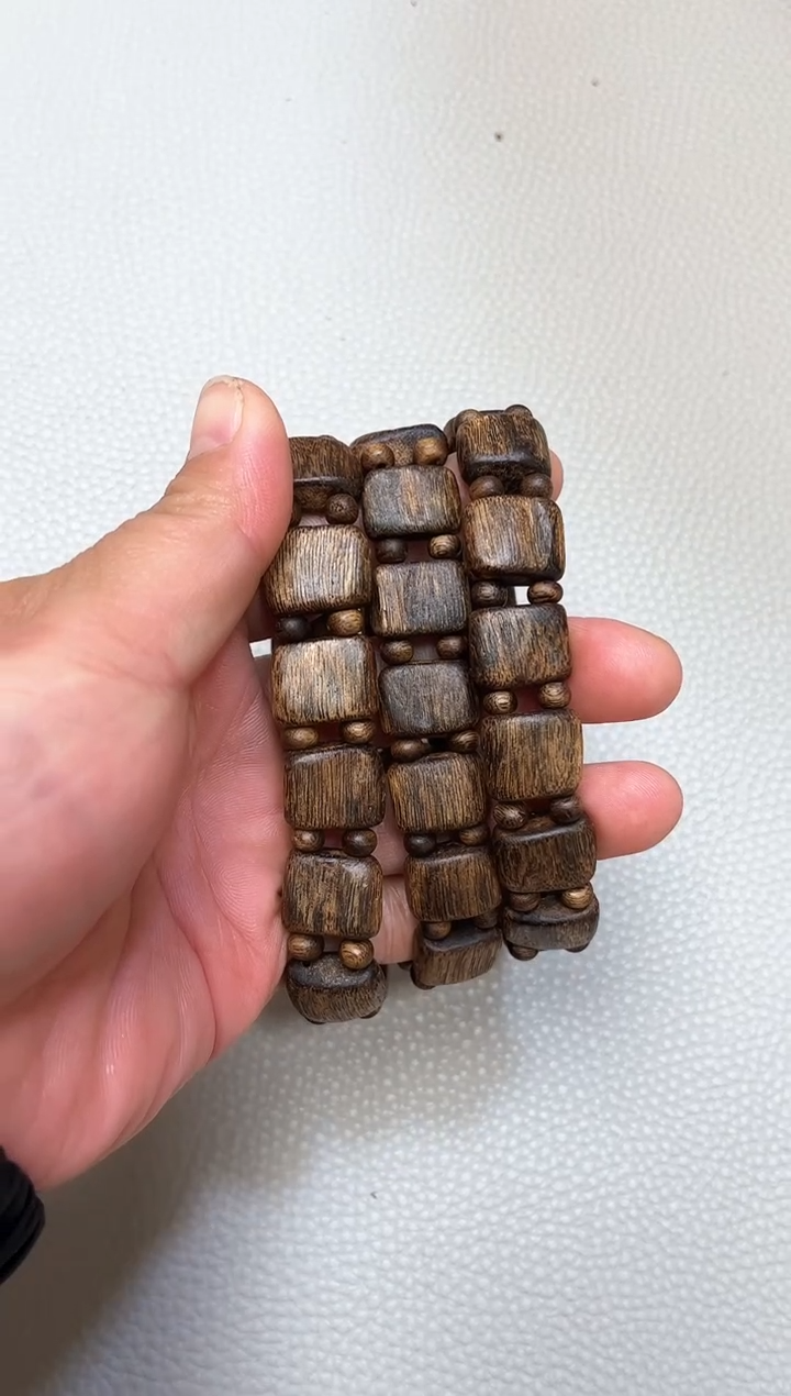 【闪购商品】沉香手串棋楠红金猊九五沉手牌随型单圈多样性发其一