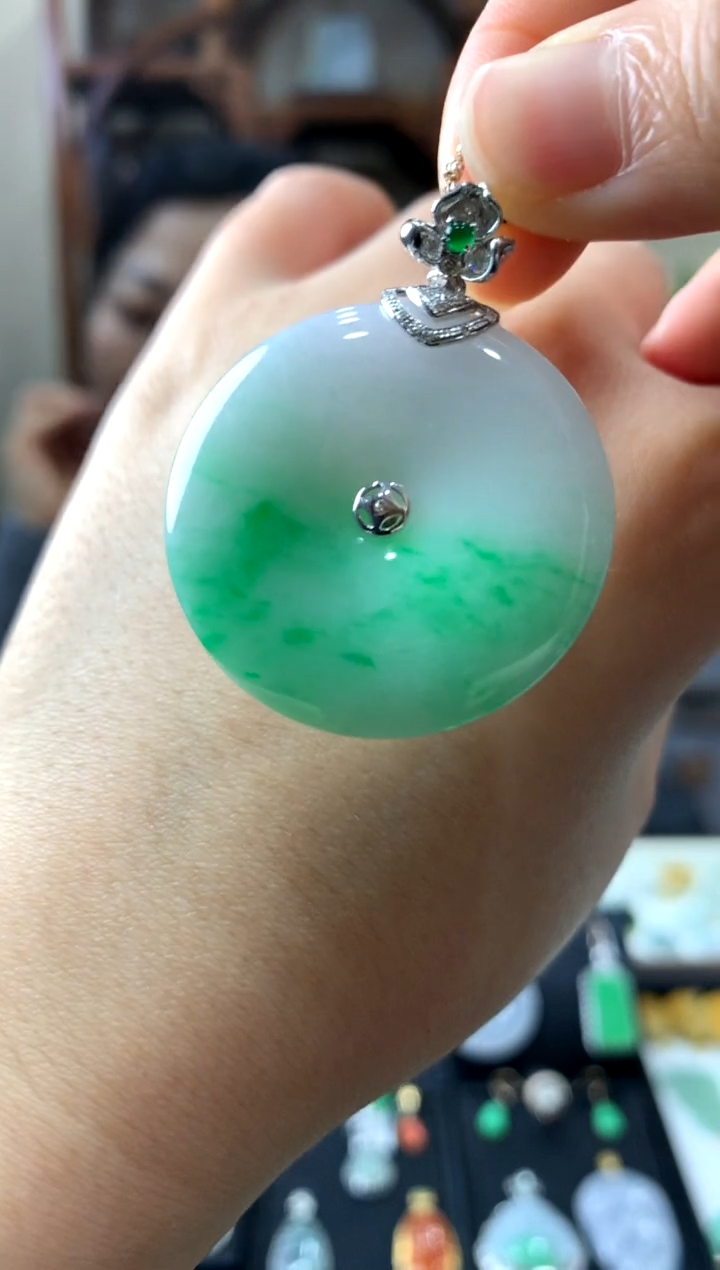 【闪购商品】翡翠吊坠(不含链)18K金镶嵌挂件