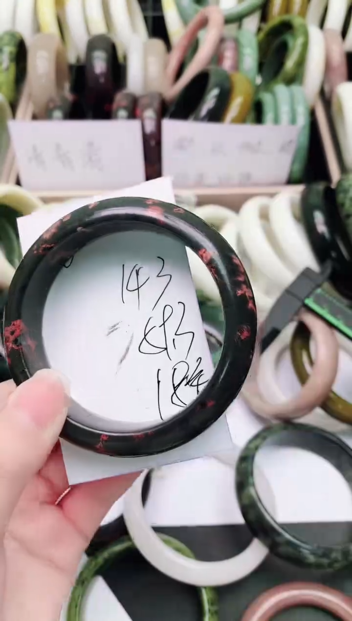 石英质玉未镶嵌手镯143