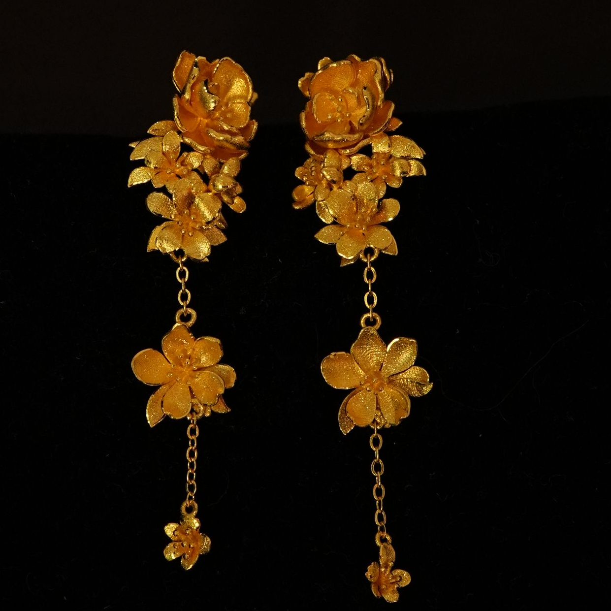 鳳喆錾刻工艺设计师款花耳钉(一对)足金