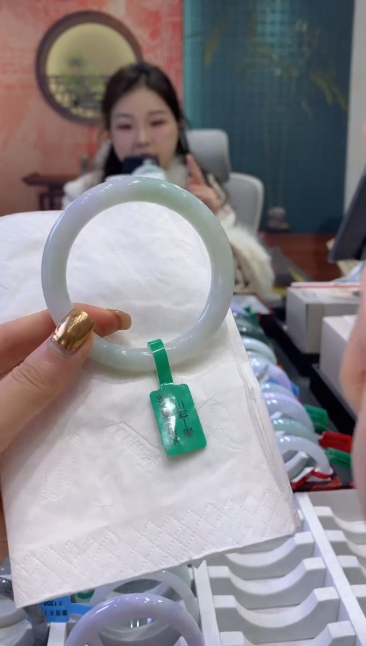 【闪购商品】翡翠手镯未镶嵌多人03807