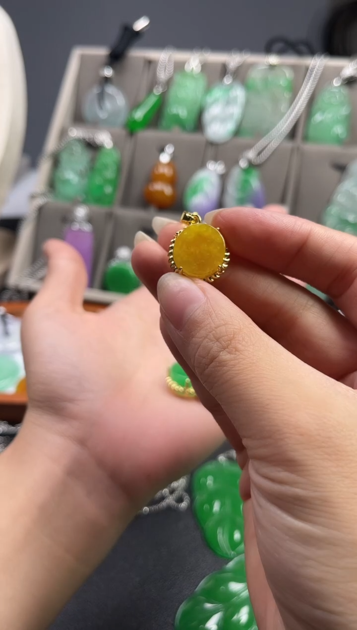 燕***^  缅甸a货挂件 所见即所得