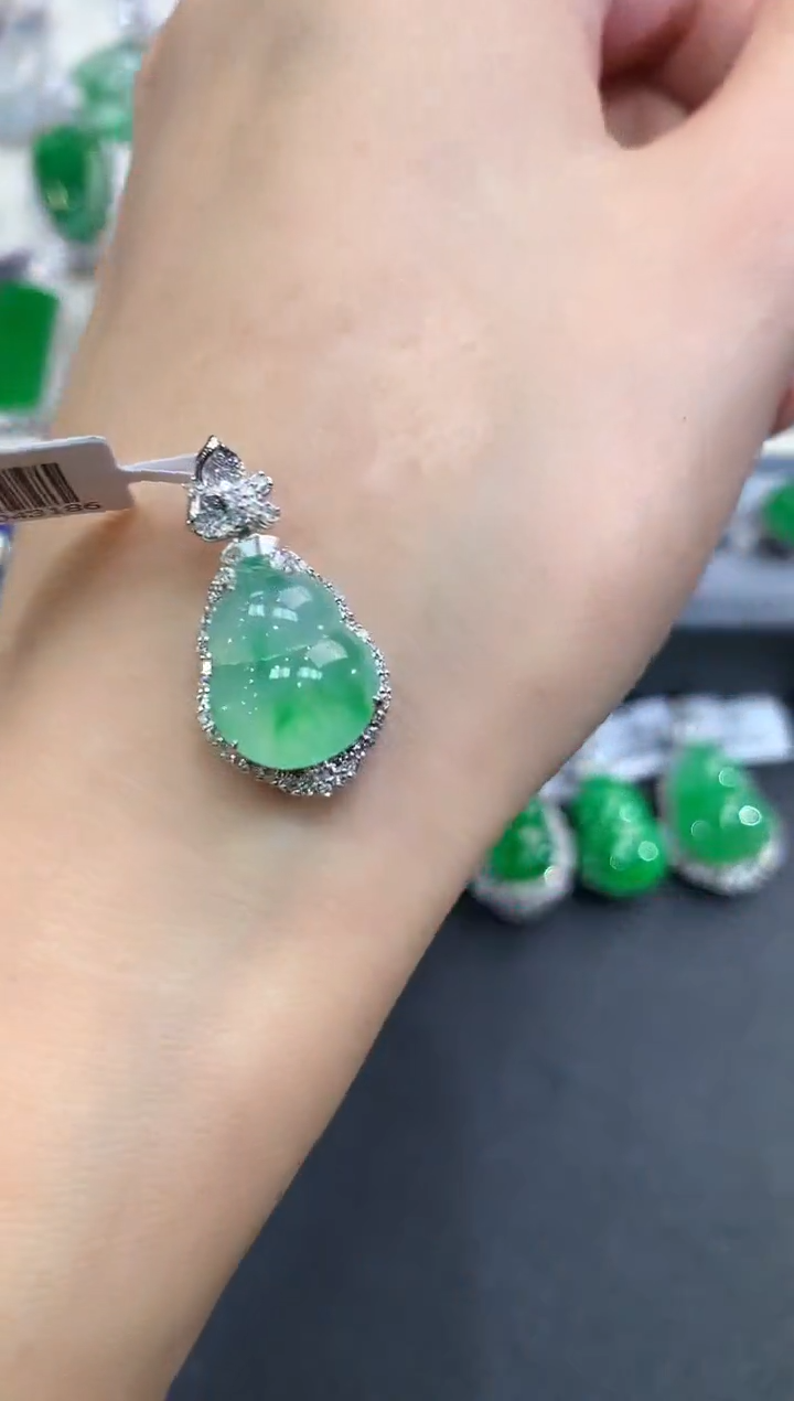 【闪购商品】翡翠吊坠(不含链)18K金镶嵌w17         