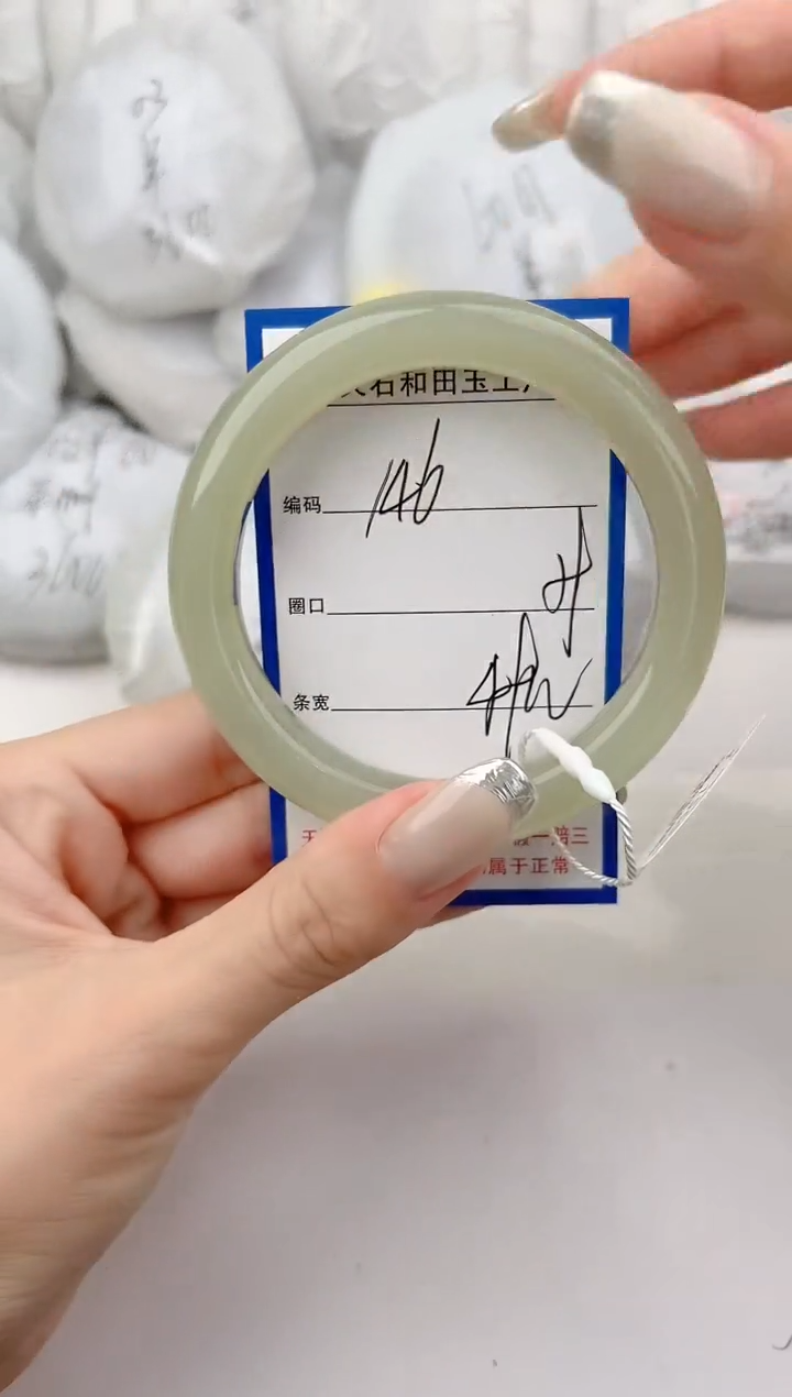 和田玉手镯未镶嵌146颜色微差无瑕疵