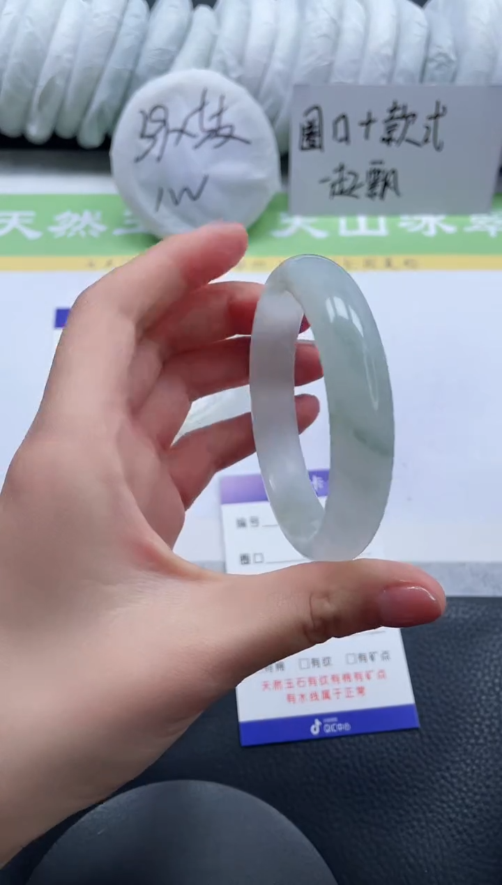 【闪购商品】石英质玉手镯未镶嵌A145-53+