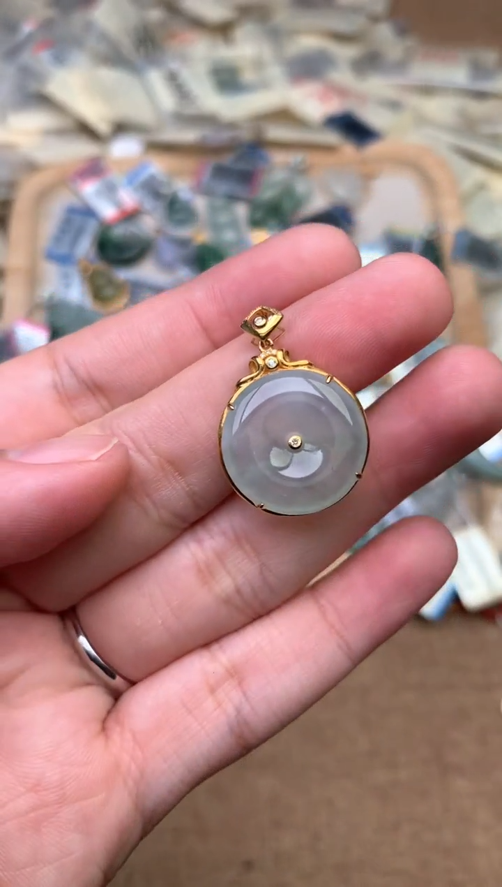 18K金镶嵌挂件翡翠1