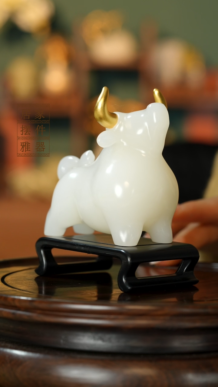 玉《牛气冲天》摆件
