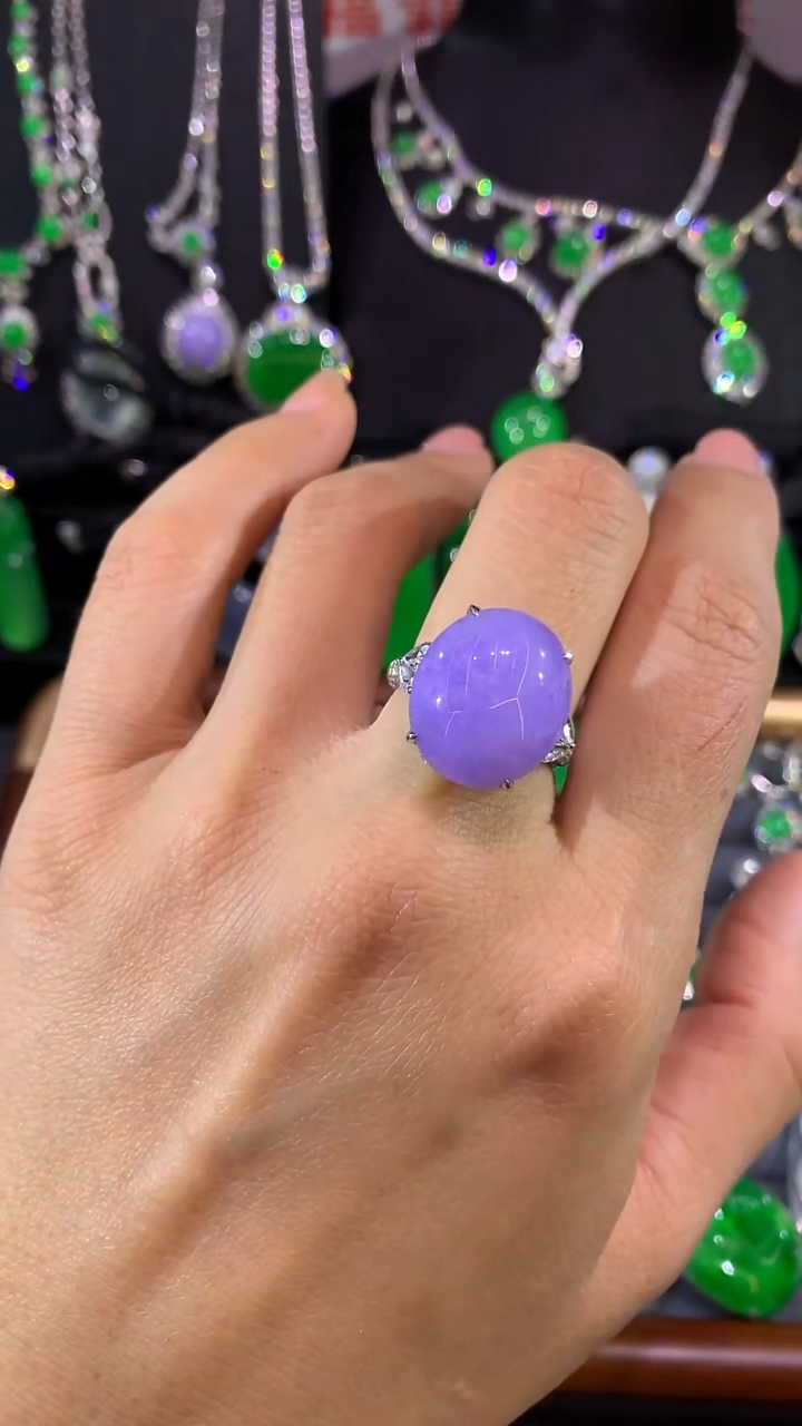 18K金镶嵌戒指翡翠戒指