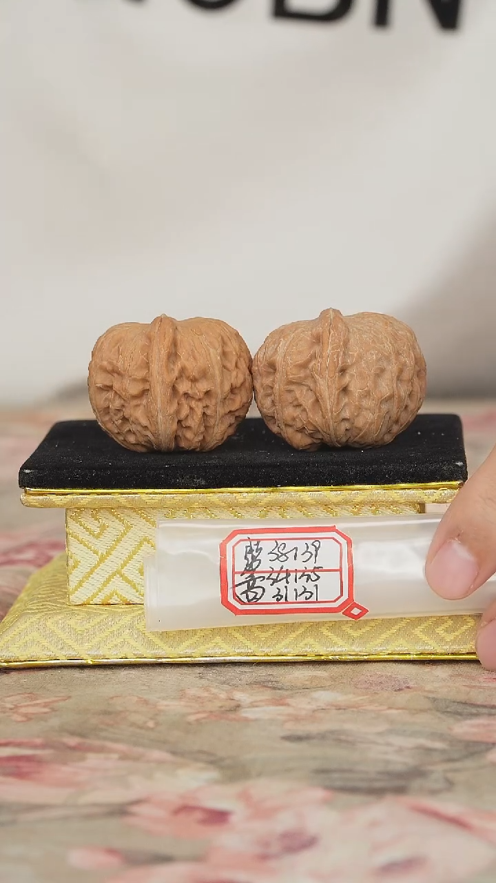 文玩核桃把件平谷元宝 