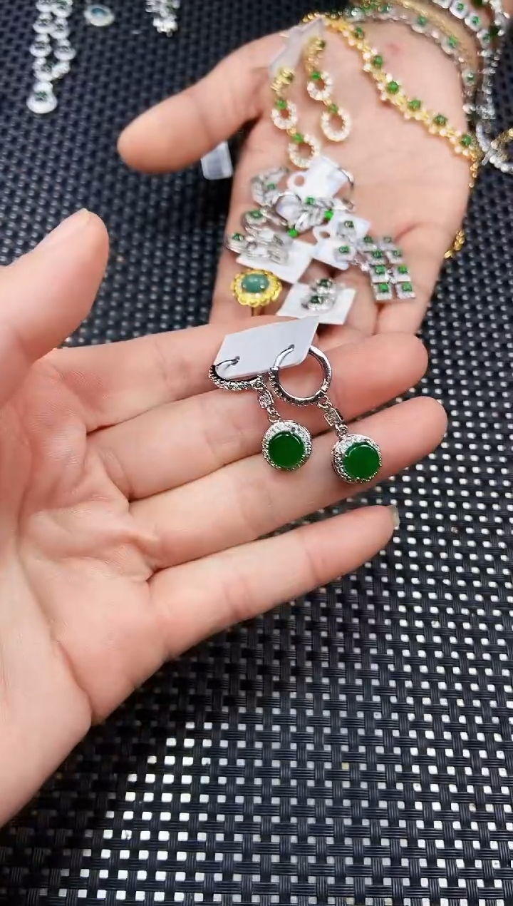 【闪购商品】翡翠耳饰未镶嵌111111111