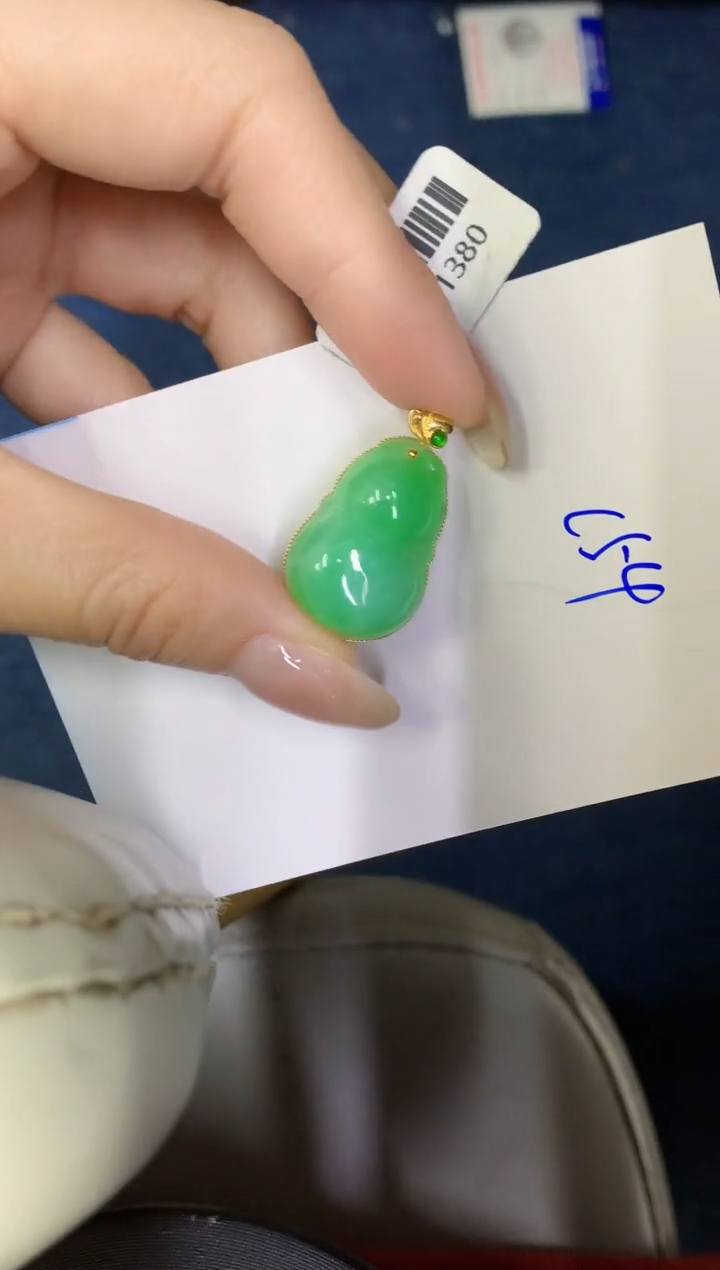 翡翠18K金镶嵌颈饰缅甸天然翡翠A货