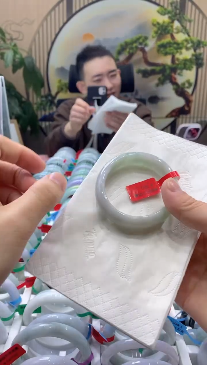 【闪购商品】翡翠手镯未镶嵌000014758