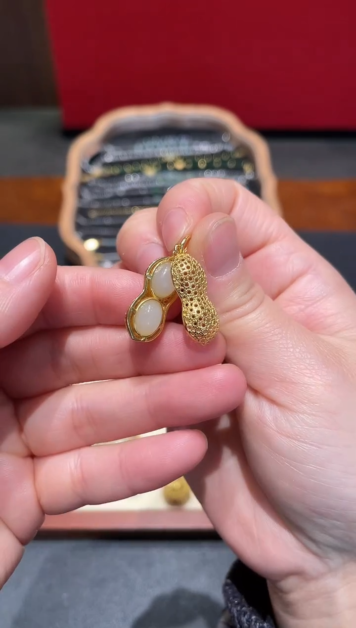 颈饰银S925镀金镶嵌和田玉好事发生