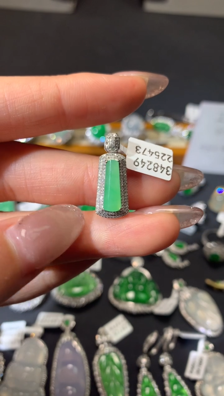 翡翠18K金镶嵌吊坠(不含链)吊坠