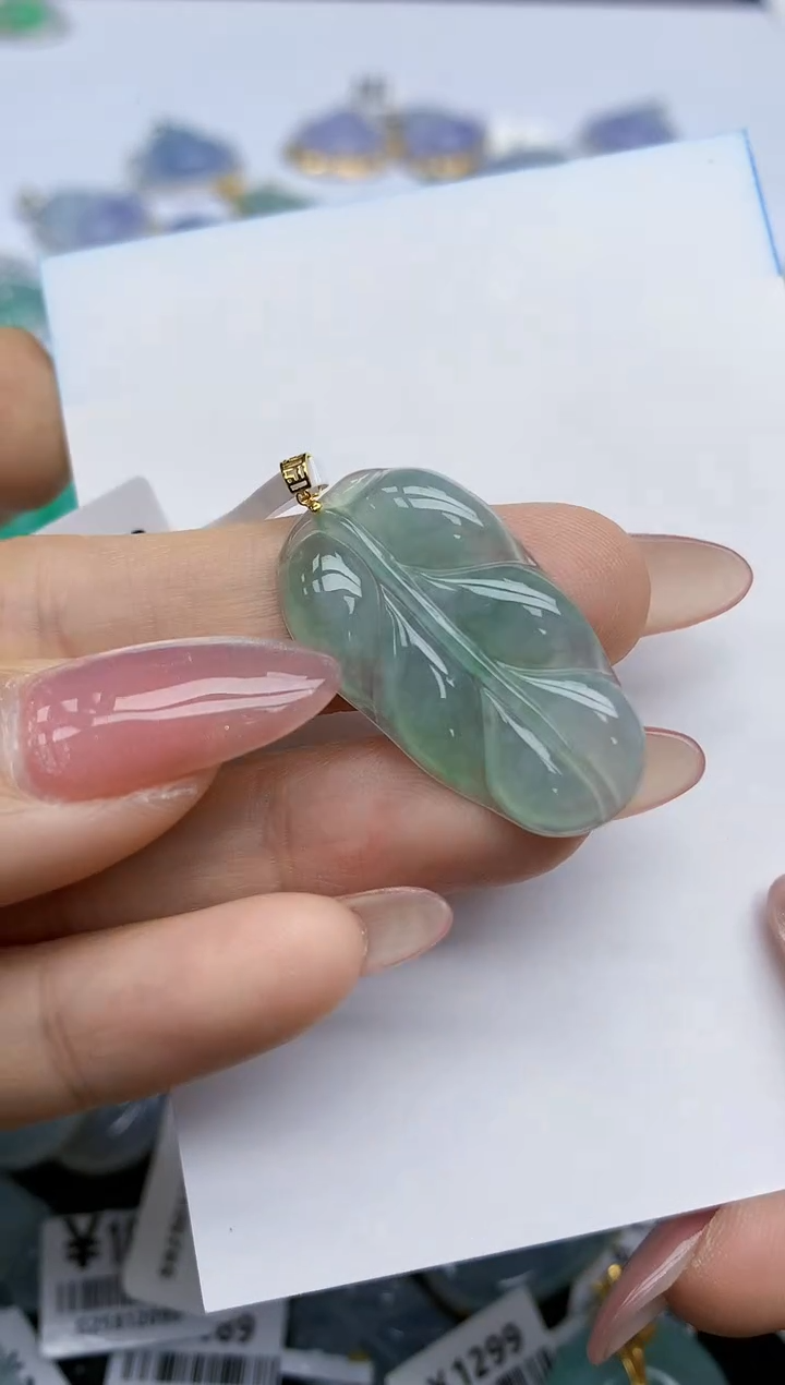 【闪购商品】翡翠挂件18K金镶嵌天然翡翠A货