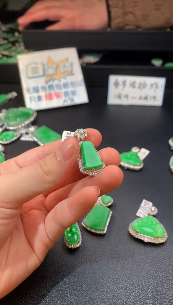 【闪购商品】翡翠颈饰银S925镶嵌翡翠