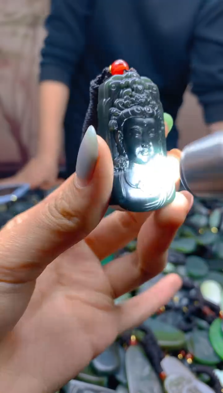 颈饰未镶嵌和田玉1