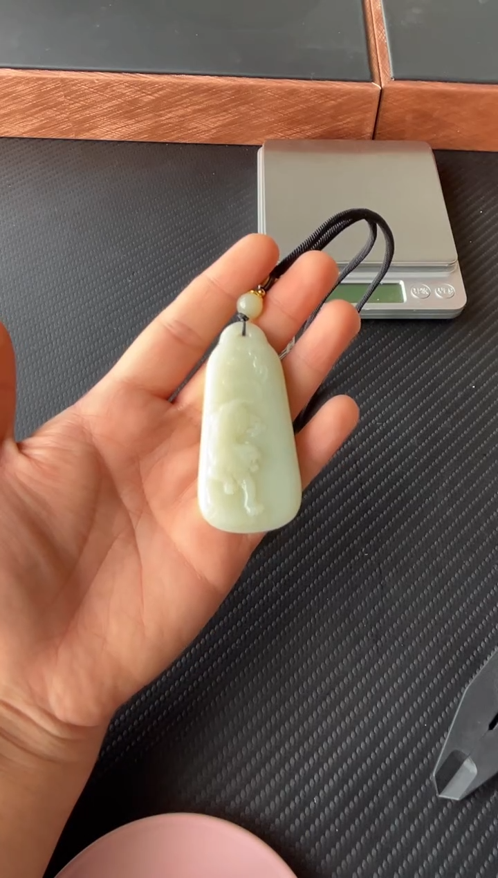 【闪购商品】和田玉吊坠(赠链)未镶嵌且末微色差迪克兰二细