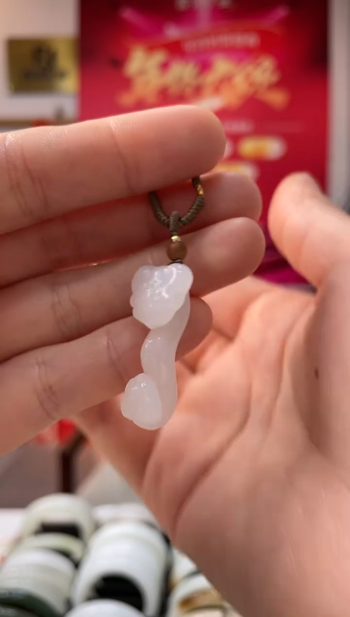 【闪购商品】和田玉颈饰未镶嵌如意吊坠随机发一件