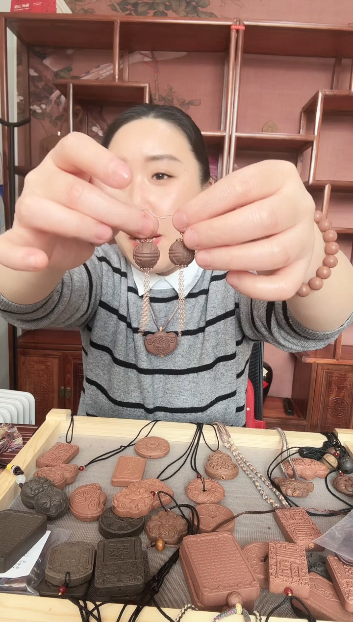 【闪购商品】泥塑心之灵耳环一对