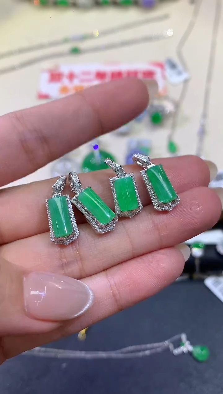 吊坠(不含链)18K金镶嵌翡翠A523|多样性发货一件|3980