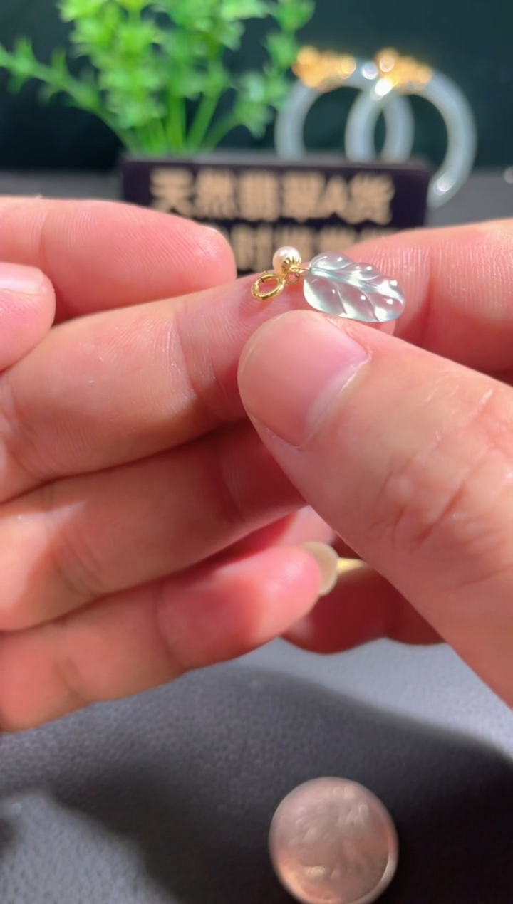 翡翠18K金镶嵌颈饰翡翠