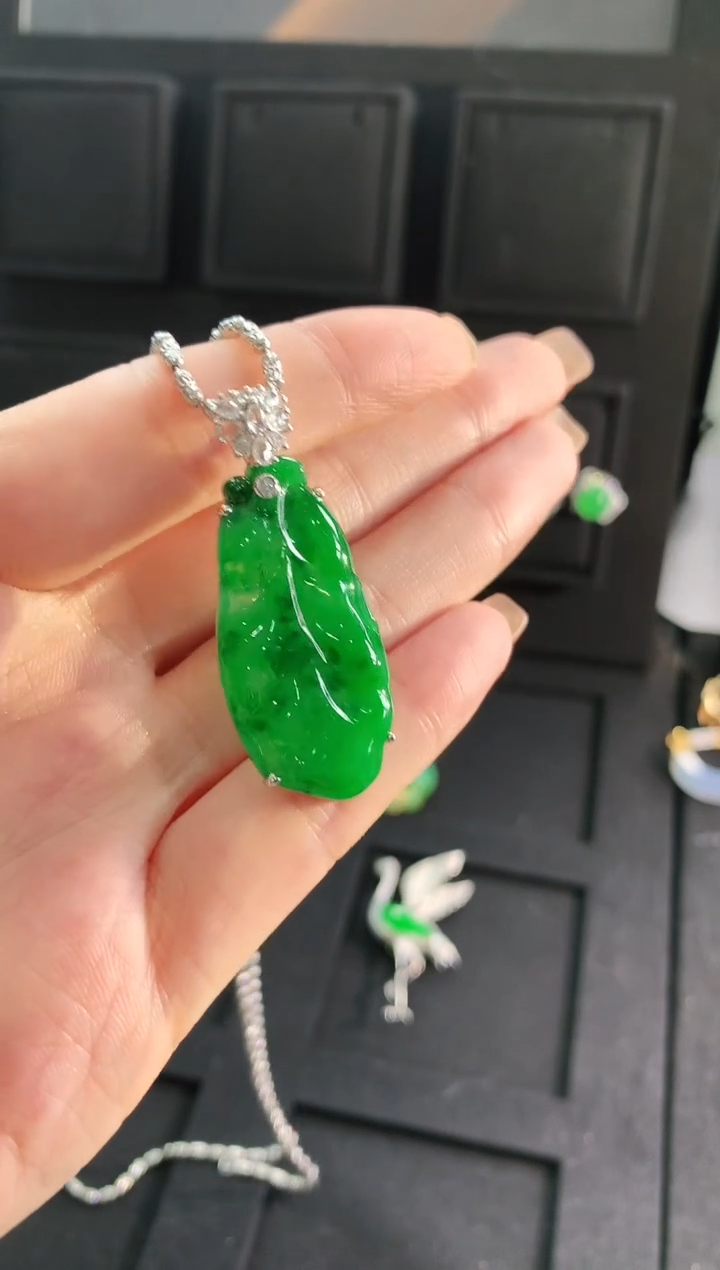 【闪购商品】翡翠吊坠(不含链)18K金镶嵌吊坠