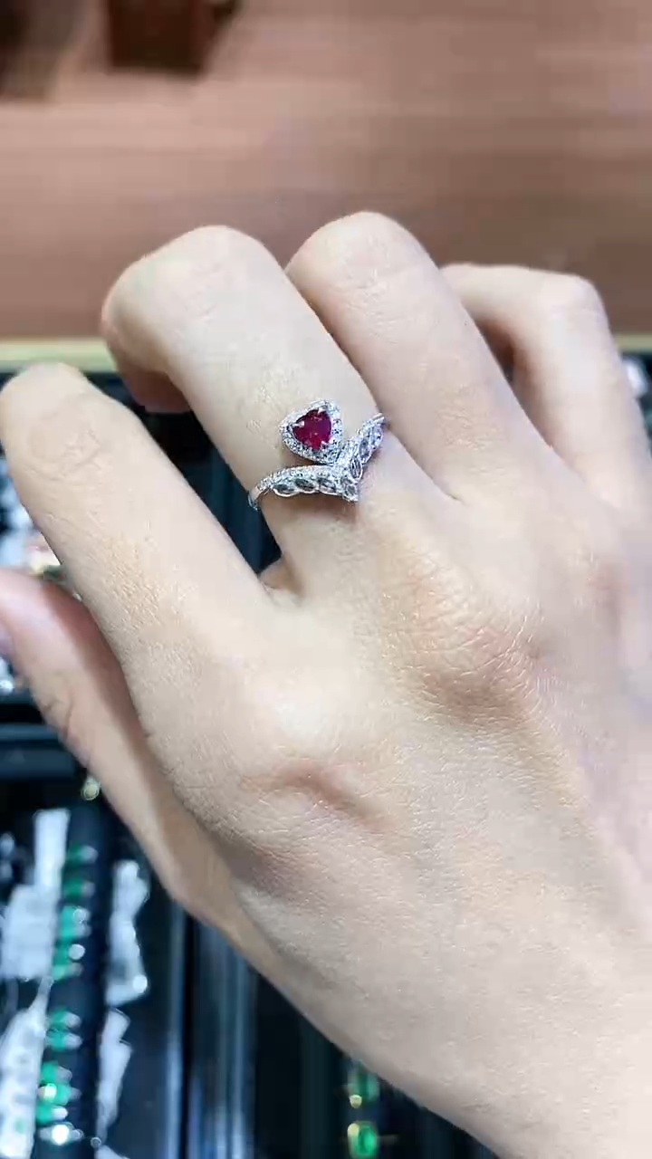 【闪购商品】红宝石戒指18K金镶嵌戒指