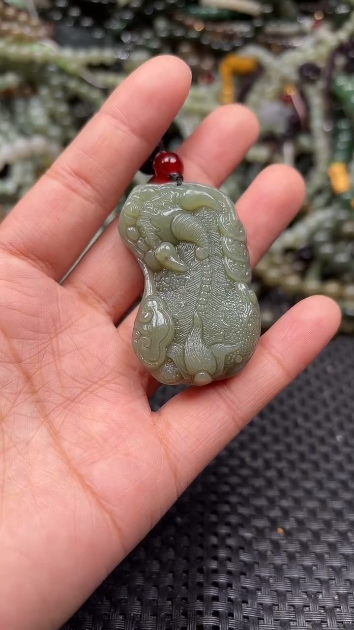 颈饰未镶嵌和田玉1