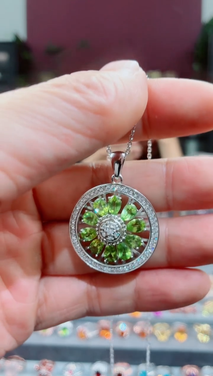 银S925镶嵌吊坠橄榄石如**画橄榄石吊坠