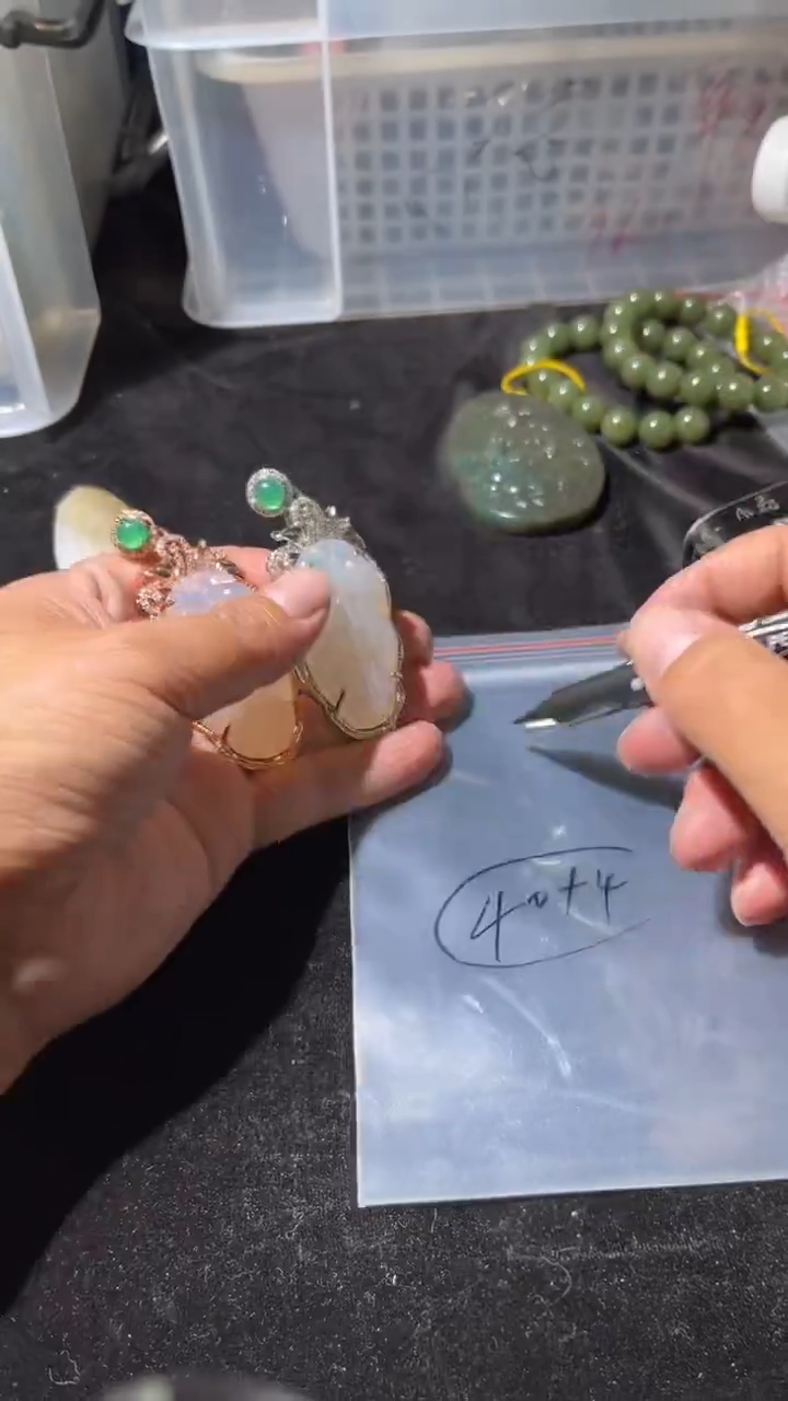 颈饰未镶嵌和田玉吊坠