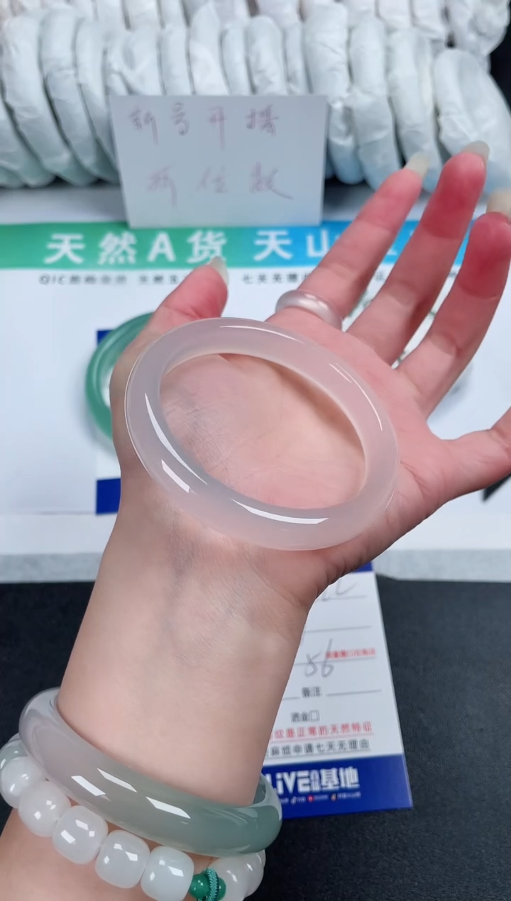 【闪购商品】石英质玉手镯未镶嵌222-56