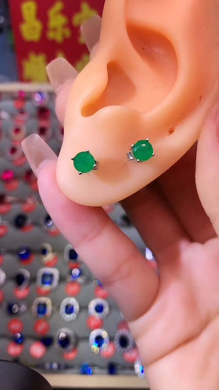 【闪购商品】祖母绿耳饰银S925镶嵌1111