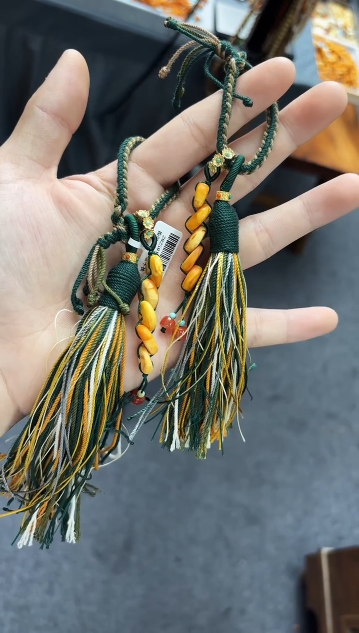 【闪购商品】琥珀裸石未镶嵌微瑕手机链多样发其一