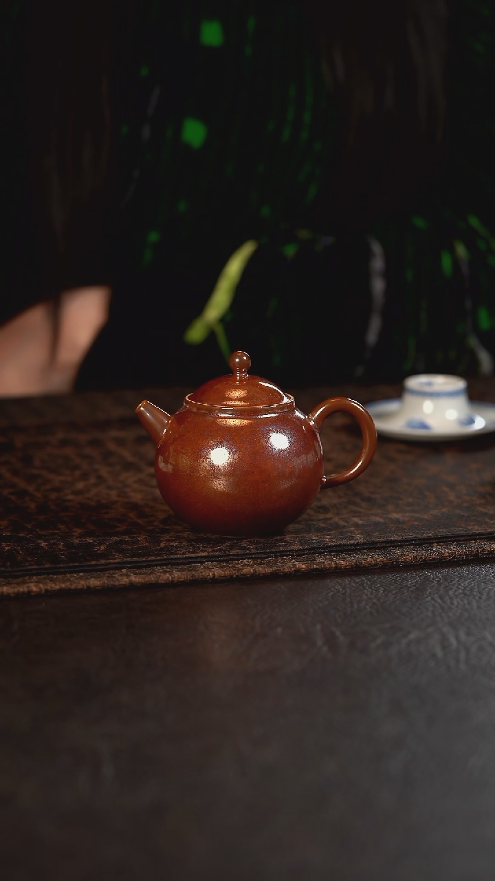 【闪购商品】杯聚澜堂红金花釉小球球壶